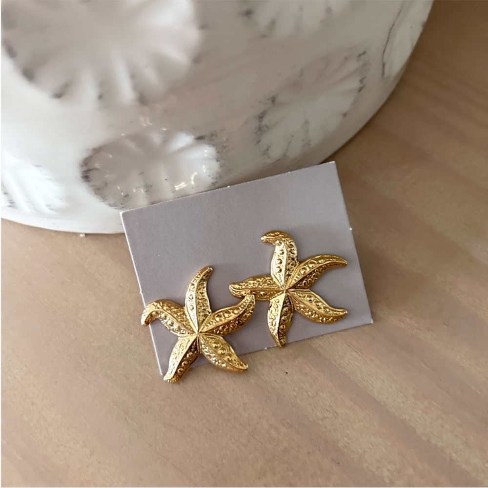 Vintage 1980s Gold Tone Starfish Earrings